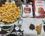 A picture of step 1 of Amritsari Chana Masala.
