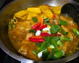 Foto langkah ke 5 dari resep Mangut Tahu dan Iwak Pe (ikan pari asap).