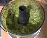 Une image de l'étape 7 de Pesto de fanes de radis à l'ail, tomates séchées, citron confit et parmesan.