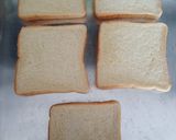 Foto langkah ke 7 dari resep Cream Soup and Garlic Bread.