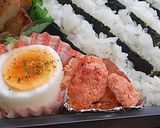 A picture of step 6 of Easy Striped Bento with Flavoured Nori Seaweed.
