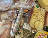 Foto del paso 1 de la receta: Charola de quesos y carnes frías