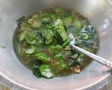 Foto langkah ke 4 dari resep Sayur bening gambas, bayam liar.