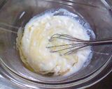 A picture of step 2 of Honey Yogurt Mousse.