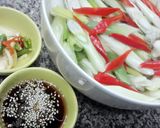 A picture of step 1 of Kanya's Leeks and Chili Stir fried.