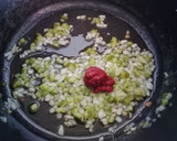 Foto del paso 3 de la receta: Arroz caldoso con atún y langostinos