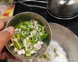 A picture of step 2 of Jowar Masala Bhakri (Dodho).