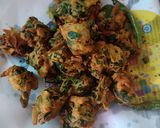 पोई और प्याज के पकौड़े (Poi aur pyaj ke pakode recipe in Hindi) रेसिपी चरण 3 फोटो