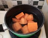 Foto langkah ke 1 dari resep Bola ubi kopong (3 bahan).