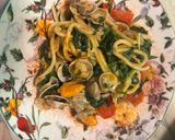 Foto del passaggio 3 della ricetta Spaghetti in Padella 78 ai Frutti di Mare e Senape Selvatica