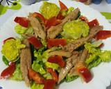 Foto del paso 1 de la receta: Ensalada de lechuga con melva, pimiento rojo y tomate cherry