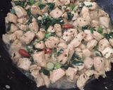 Foto del paso 4 de la receta: Pollo sofrito con cebollín y almendras