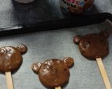 Foto langkah ke 2 dari resep Bear Cookie Popsicle.