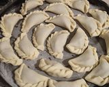 Foto del paso 4 de la receta: Empanaditas dulces🥟🍭 (dulce de membrillo + coco rallado)