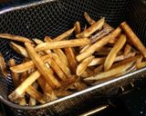A picture of step 5 of Home made cheese fries.