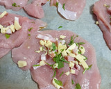 Foto del paso 2 de la receta: Rollitos de pavo rellenos, patatas y zanahorias al perejil