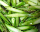 A picture of step 2 of Asparagus in Butter and Soy Sauce.