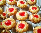 Foto langkah ke 4 dari resep Thumprit Keju Stroberi.