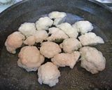 A picture of step 5 of Prawn and Cauliflower Salad with Tartar Sauce.