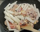 A picture of step 4 of Chinese-Style Chicken and Daikon Radish.