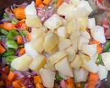 A picture of step 4 of Beef potatoes soup.