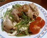 A picture of step 4 of Easy in the Microwave! Sake Steamed Chicken with Umeboshi and Shiso Leaves.