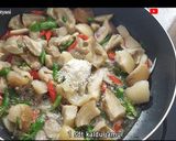 Foto langkah ke 3 dari resep Tumis kikil pedas.