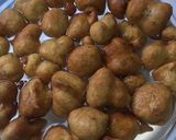 A picture of step 3 of Besan kay mini dahi balay.