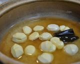 A picture of step 1 of Fragrant Chestnut Rice in an Earthenware Pot.