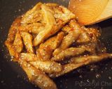 A picture of step 4 of ［Vegetarian] Fried Burdock Root with Sweet-Salty Sauce and Sesame Seeds.
