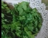 A picture of step 1 of Ramadan preparation Hari chutney.