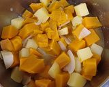 Hình bước làm 2 của món Soup khoai tây, bí đỏ, cốt dừa