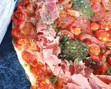 Une image de l'étape 5 de Tarte fine aux tomates 🍅 pesto jambon cru.