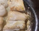 Foto del paso 2 de la receta: Lenguado en salsa verde de Tomate