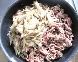 A picture of step 4 of Sweet and Salty Simmered Beef and Burdock Root.