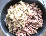 A picture of step 4 of Sweet and Salty Simmered Beef and Burdock Root.