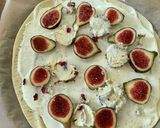 Une image de l'étape 3 de ☆Pizza Figues et Chèvre aux Fleurs☆.
