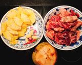 Hình bước làm 1 của món Vịt ram thơm với nước dừa.Canh bí đỏ sườn non “Rau muống xào tỏi “