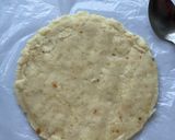 Foto langkah ke 3 dari resep Pizza Singkong Merah Putih dengan Teflon.