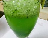 A picture of step 3 of Honeydew kiwifruit smoothie.