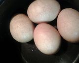 A picture of step 4 of Marble tea eggs.