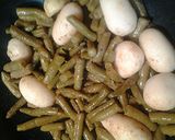 A picture of step 2 of Green beans, potatoes, and cheese.
