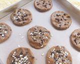 Foto langkah ke 5 dari resep Soft Bake Chocochips Cookies Homemade 🍪.