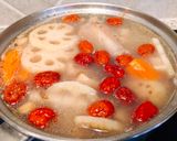 Hình bước làm 2 của món Canh Củ Sen Táo Đỏ