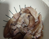 Foto del paso 1 de la receta: Calamarcitos en cebolla caramelizada y judías de Santa Pau