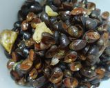 Hình bước làm 4 của món Ốc dừa bơ tỏi