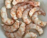 Foto del paso 8 de la receta: Pescado al horno, con salsa de setas, gambones al ajillo y arroz blanco