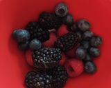 Foto del paso 1 de la receta: Smoothie de Plátano y Frutos Rojos🍌