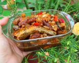 Hình bước làm 3 của món Cá bống cát kho tóp mỡ - Đọt bầu xào tỏi