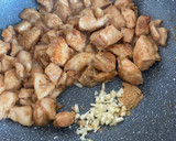 Foto del paso 4 de la receta: Pollo en salsa de ostras